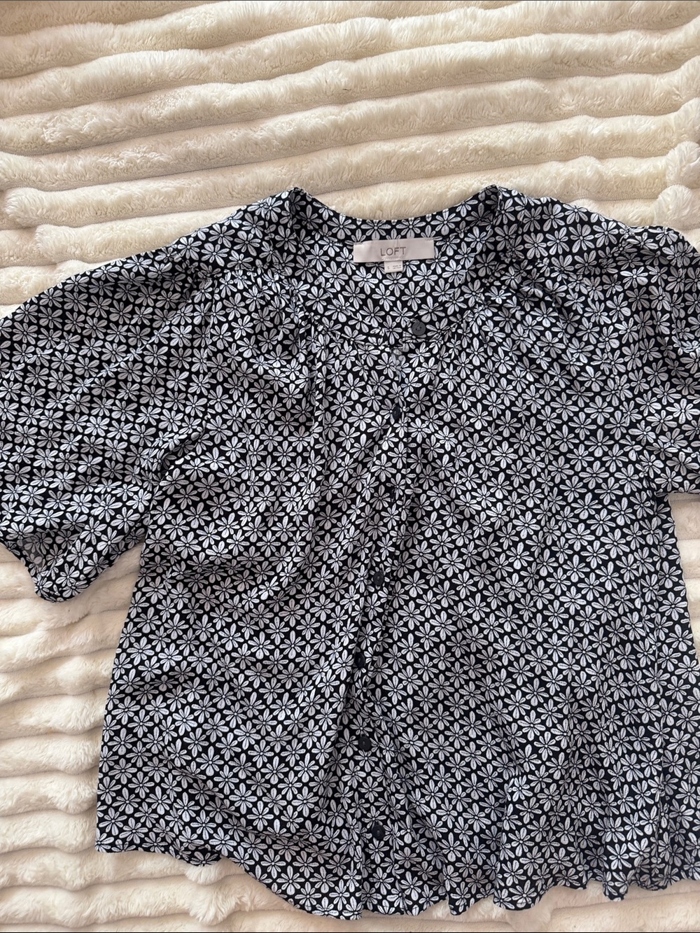 LOFT Black & White Floral-Print Short Sleeve Blouse